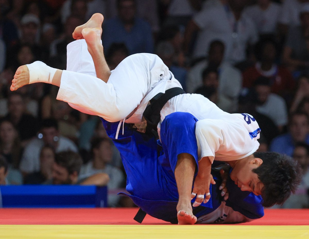 (파리(프랑스)=뉴스1) 박정호 기자 = 대한민국 유도대표팀 안바울가 4일(한국시간) 프랑스 파리 샹 드 마르스 아레나에서 열린 2024 파리올림픽 유도 혼성 단체 동메달 결정전에서 독일 이고르 완드케와 자웅을 겨루고 있다. 2024.8.4/뉴스1