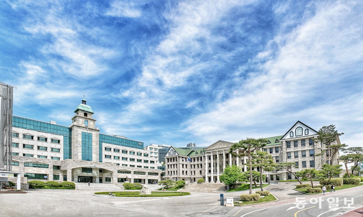 서울 성동구에 위치한 한양대 본관 및 신본관 전경. 한양대를 운영하는 학교법인 한양학원은 병원 경영난, 건설 계열사의 부동산 프로젝트파이낸싱(PF) 부실 등으로 인해 한양증권의 매각을 추진하고 있습니다. 이달 2일 KCGI를 우선협상대상자로 선정했지만 시장에서 잡음은 끊이지 않고 있습니다. 안지현 기자 anji1227@donga.com