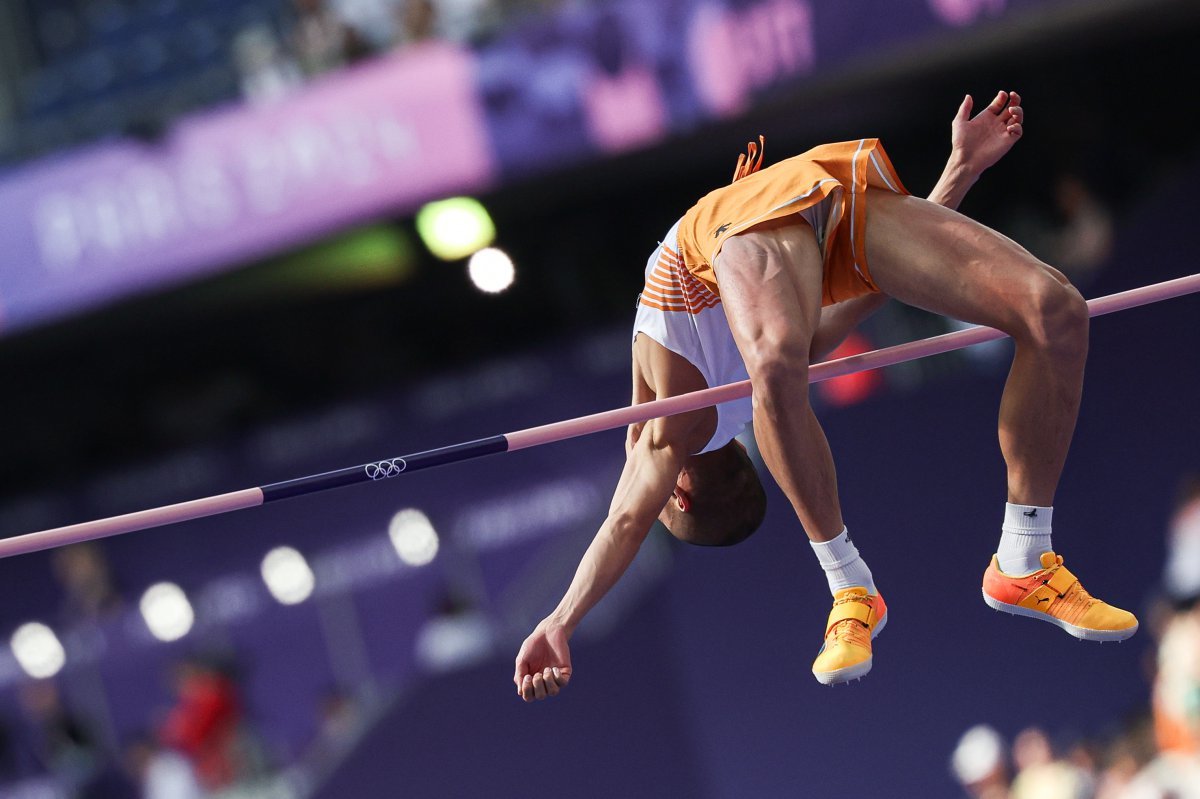 Woo Sang-hyuk, da seleção coreana, compete na primeira rodada das eliminatórias masculinas de atletismo e salto em altura nas Olimpíadas de Paris de 2024, realizadas no Stade de France em Paris, França, no dia 7 (horário local).  2024.8.7.  Notícias 1