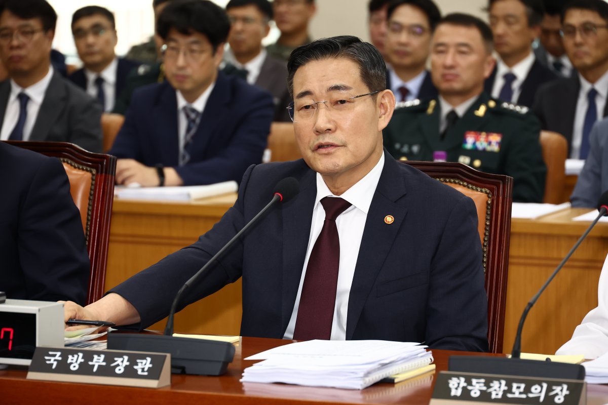 신원식 국방부 장관이 8일 오전 서울 여의도 국회에서 열린 국방위원회 전체회의에서 국군정보사령부 소속 군무원의 기밀유출 사건과 관련한 질의에 답변하고 있다. 2024.8.8. 뉴스1