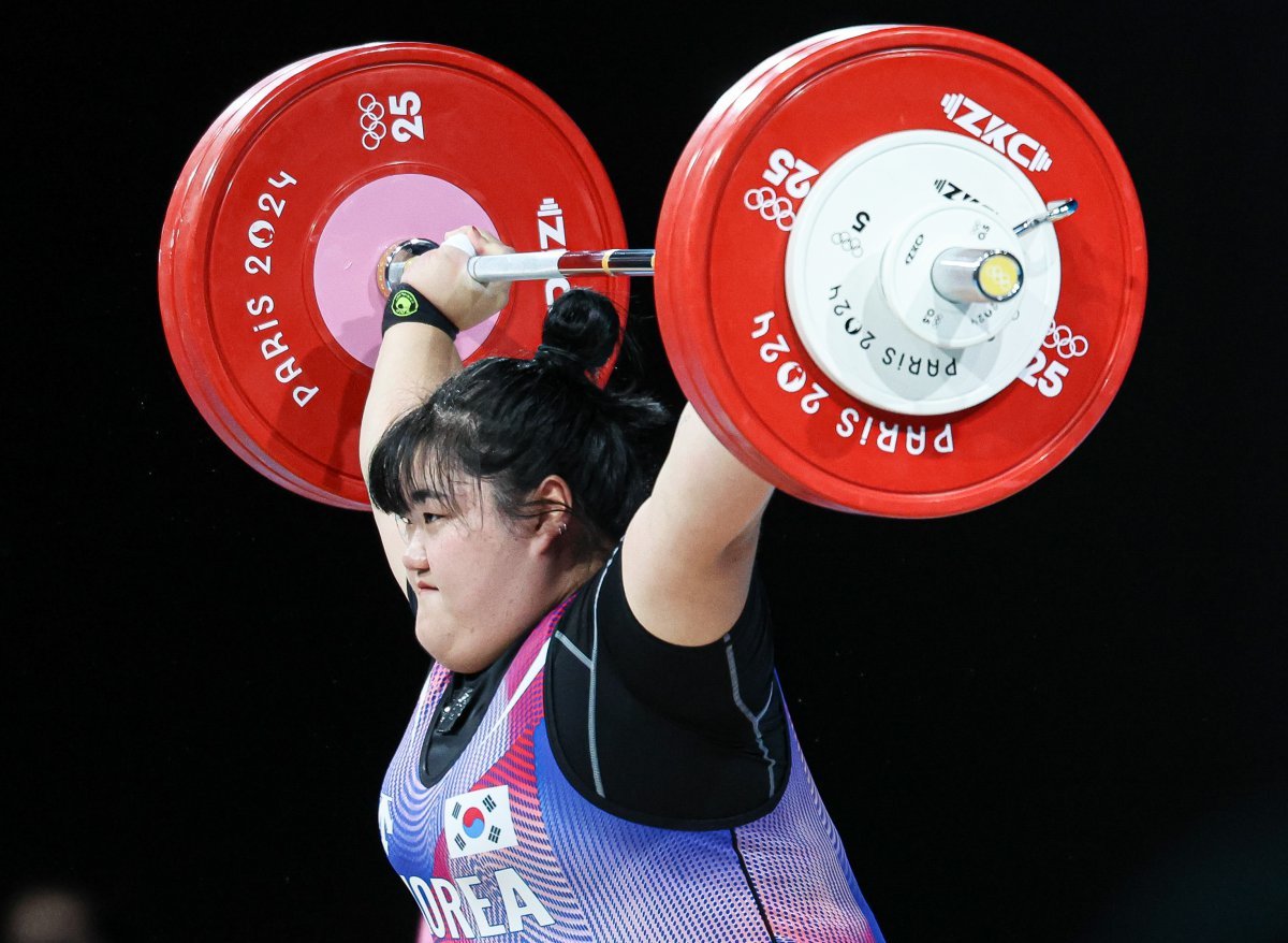 대한민국 역도 국가대표팀 박혜정 선수가 11일(한국시간) 프랑스 파리 사우스 파리 아레나6에서 진행된 2024 파리올림픽 역도 여자 81kg급 경기에서 인상 131kg 3차시기에 도전하고 있다. 2024.8.11/뉴스1