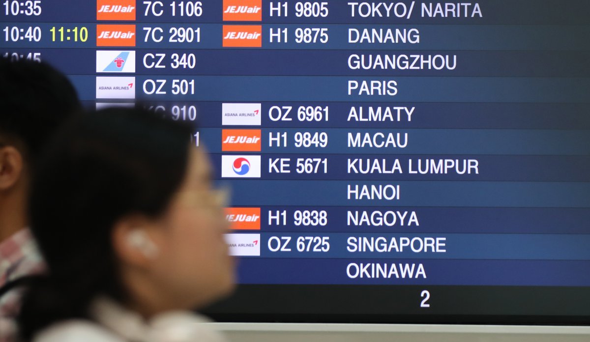 인천국제공항 출국장 전광판에 일본행 비행기 안내가 표시되고 있다. 2024.6.30. 뉴스1