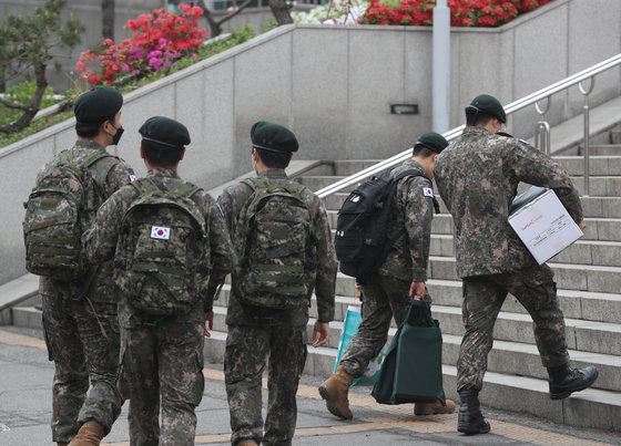 군 장병. 뉴스1