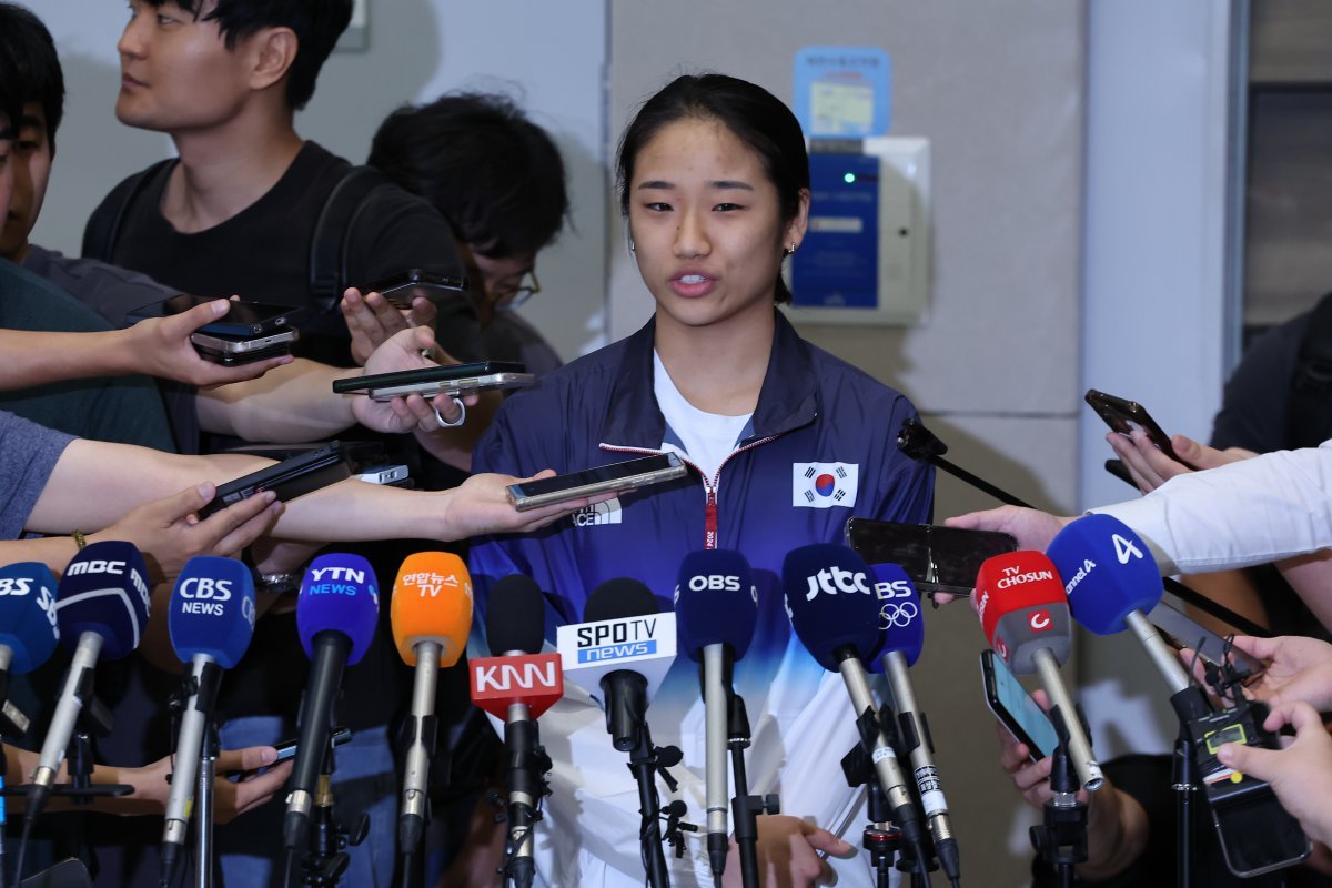 올림픽을 마친 뒤 공항에서 인터뷰를 하는 안세영. 2024.8.7/뉴스1 ⓒ News1