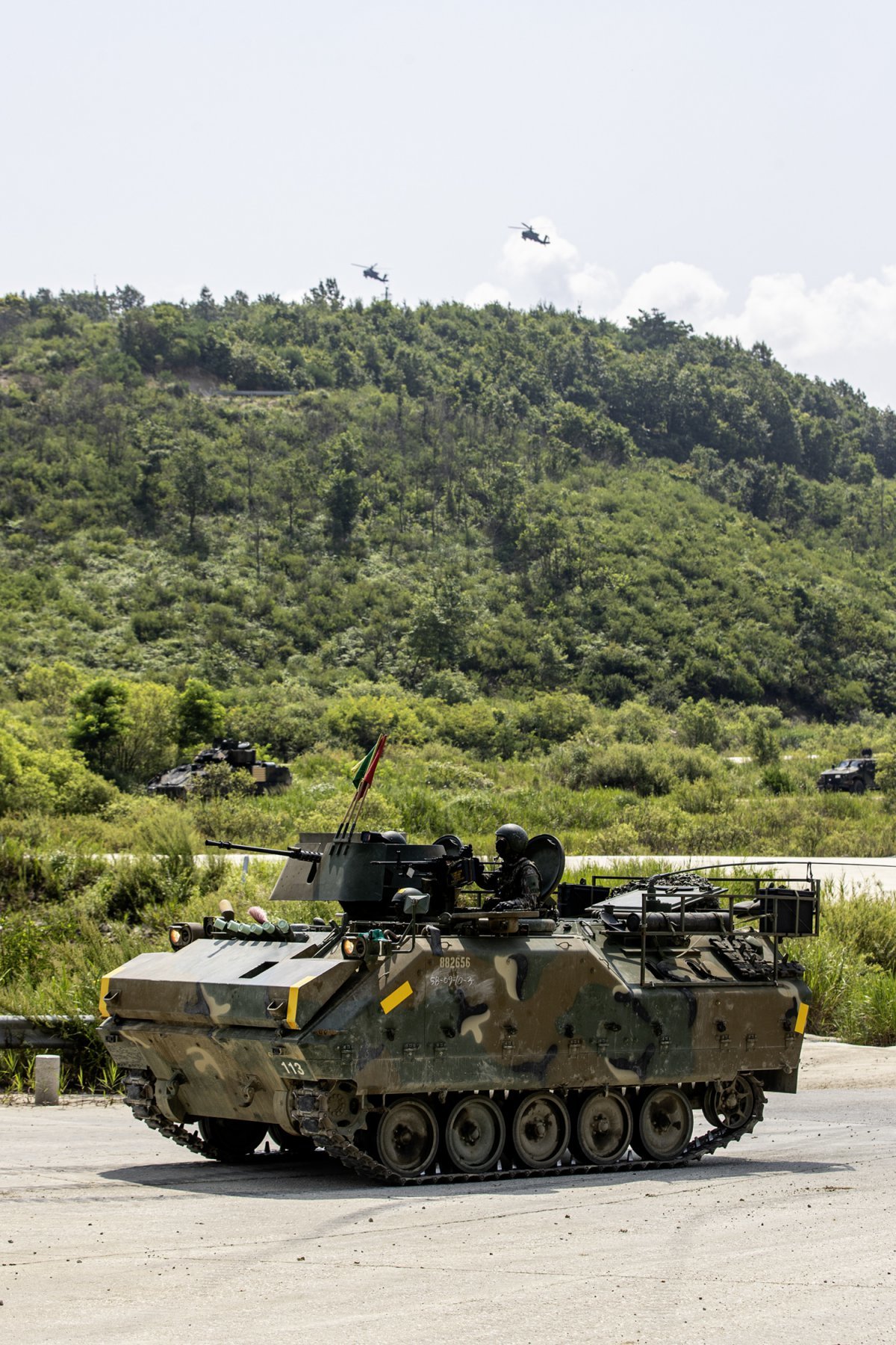 A K200A1 armored vehicle participating in the 'ROK-US joint small unit live-fire mobile training' is moving toward the target area. Photo courtesy of the Army