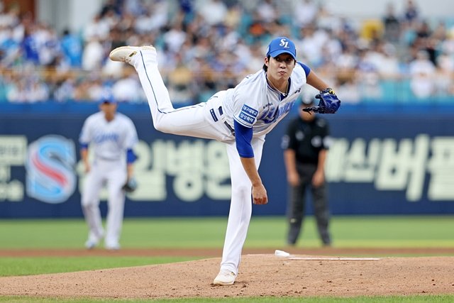 Samsung starting pitcher Won Tae-in, who gave up one run in 7 and 1/3 innings. Courtesy of Samsung