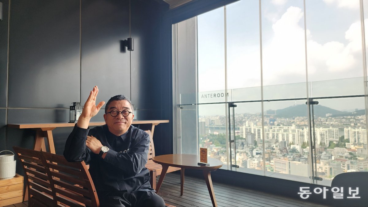 If a friend returns with friendship, Kim Soo-chul will definitely welcome them with a wave of the hand. Reporter Yoo Jae-young elegant@donga.com