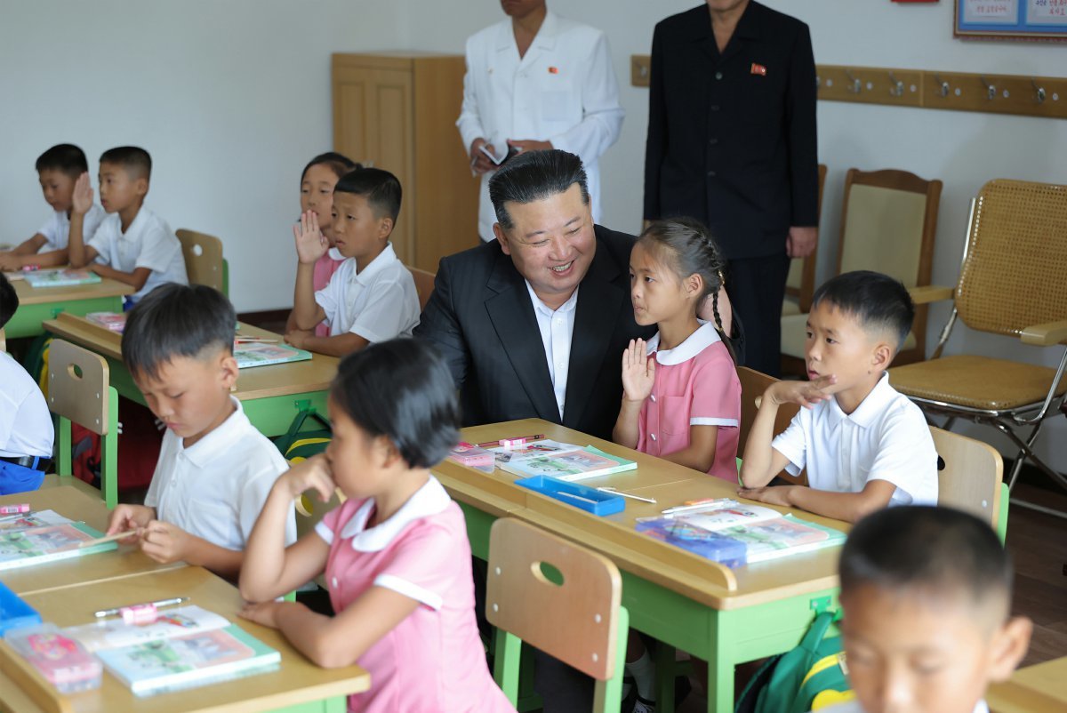 Chairman Kim is observing a class for children in a flood-stricken area. Rodong Sinmun News 1