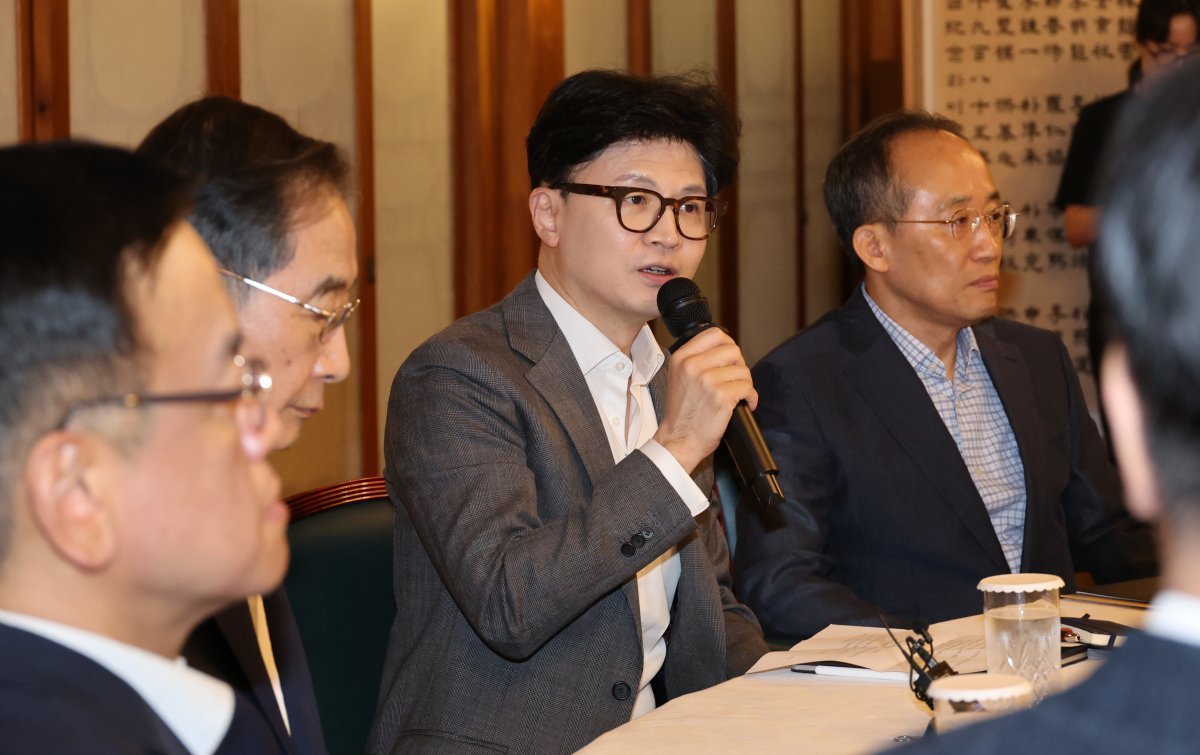 국민의힘 한동훈 대표가 8월 18일 서울 종로구 삼청동 총리공관에서 열린 고위당정협의회에 참석해 발언하고 있다.  뉴시스