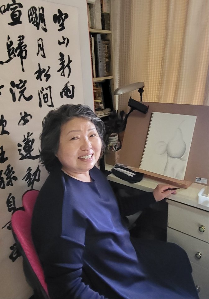 Min Byung-mi enjoys life while fighting cancer. Originally an artist, Min picked up her brush again after more than 10 years. Courtesy of Min Byung-mi