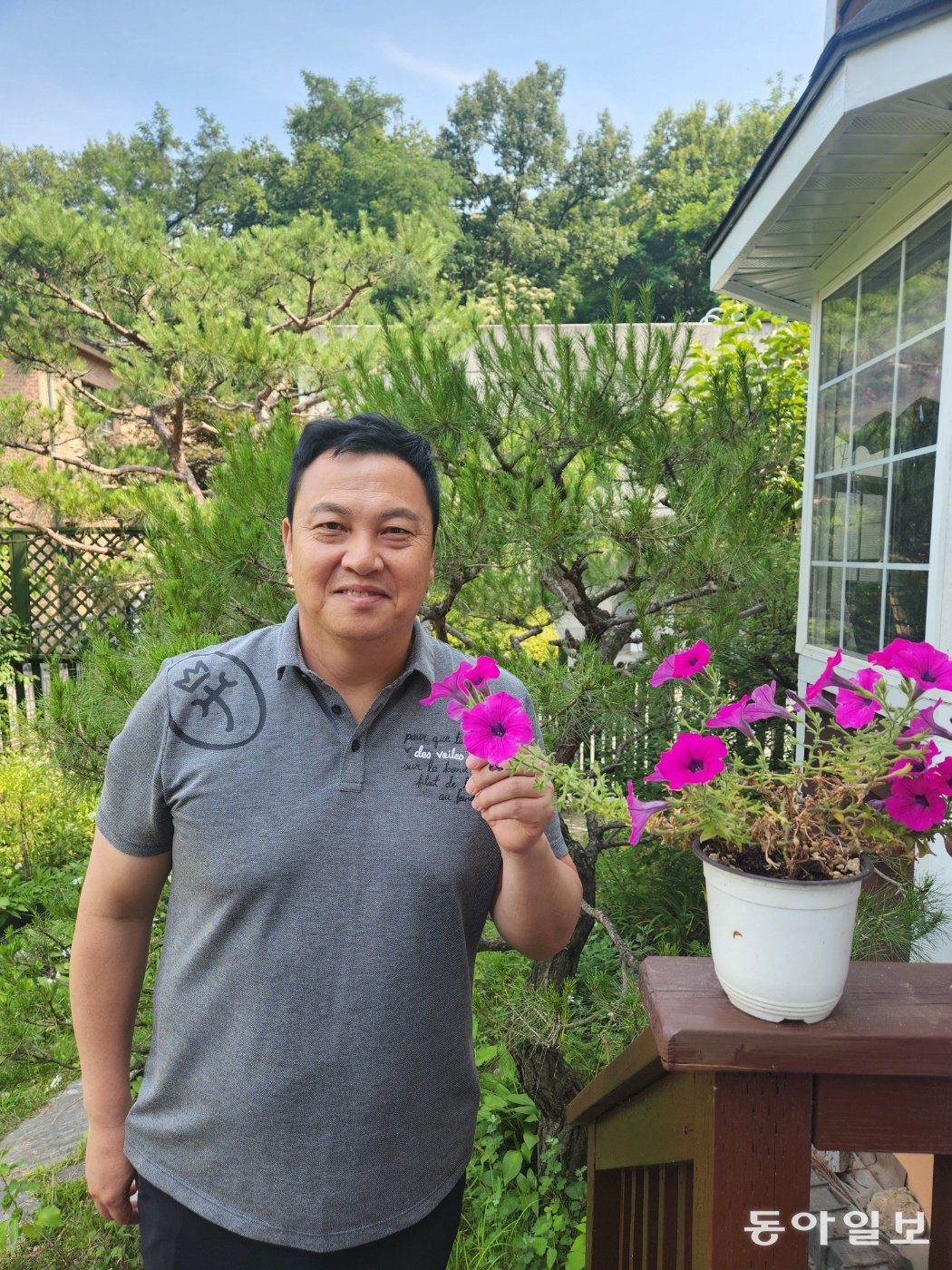 한국 축구의 대표 수문장이었던 이운재가 경기 용인 한 카페에서 포즈를 취했다.   이헌재 기자 uni@donga.com