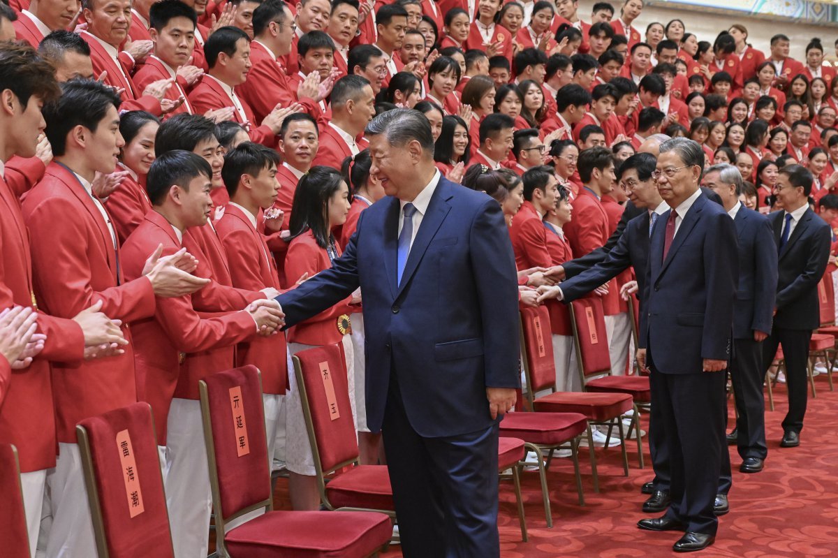 20일 시진핑 중국 국가주석이 베이징 인민대회당에서 2024 파리 올림픽 중국 대표단을 접견하고 있다. 베이징=신화 뉴시스