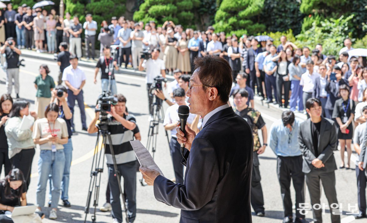 조희연 서울시교육감이 29일 오후 서울 종로구 서울특별시교육청에서 대법원 선고에 대한 입장발표를 하고 있다. 이한결 기자 always@donga.com