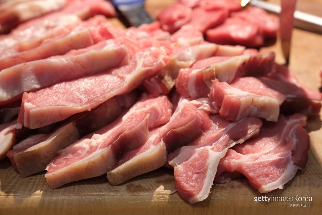 Os especialistas recomendam que a carne de porco seja cozida antes de ser consumida. Foto = Getty Images Coreia.