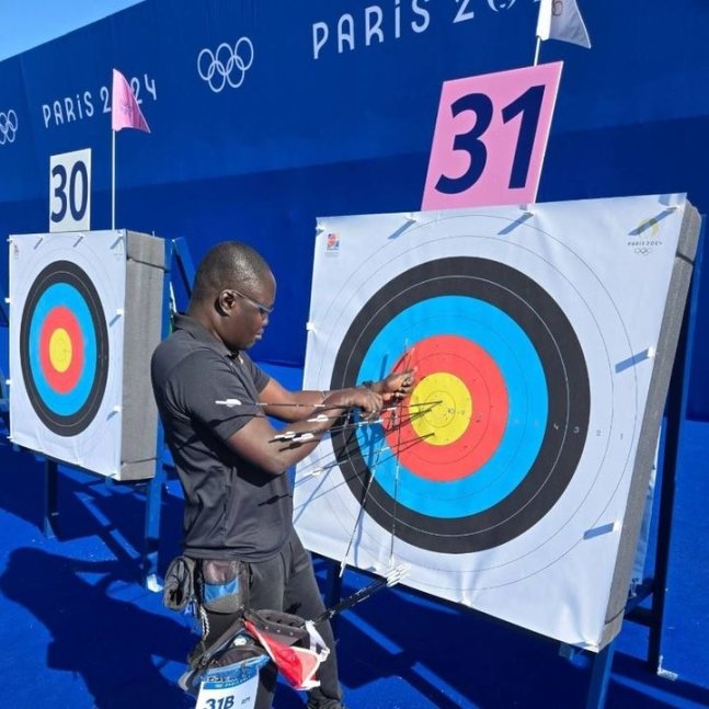 Chadian 'one-point archer' Madaya pulls an arrow from a target. Korean company Pybix is ​​sponsoring Madaya until the 2028 LA Olympics. Madaya Instagram