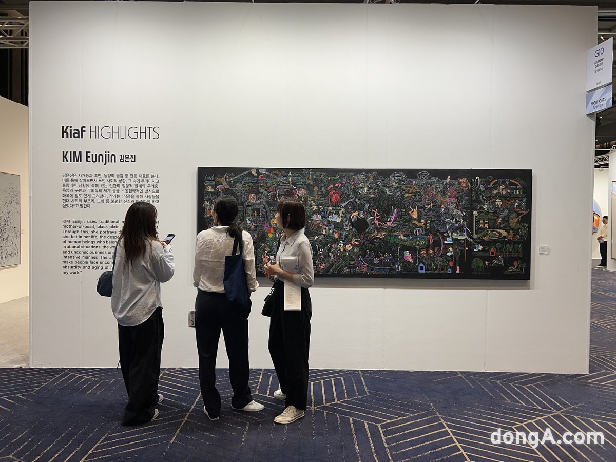 A visitor looks at artwork at KIAF 2024 held at COEX in Samseong-dong, Seoul.