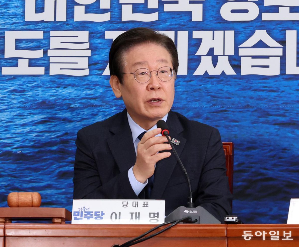 On the 6th, Lee Jae-myung, the leader of the Democratic Party of Korea, urged a solution at the party's Supreme Council meeting held at the National Assembly, saying, 