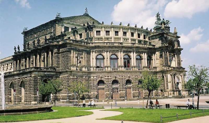 독일 드레스덴의 오페라극장 젬퍼오퍼 전경. 맵헤드트래블 제공