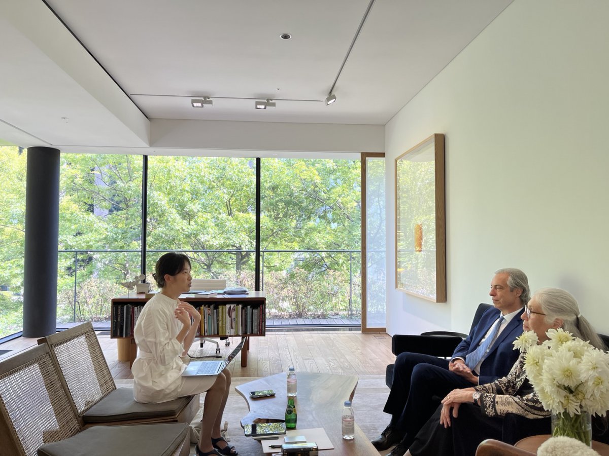 Christopher and Kate Roscoe being interviewed at the Face Gallery. Thanks also to Jaeyong Park for his clear and detailed interpretation. Photo by Jaeyong Park