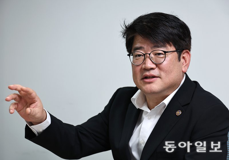 권재한 농촌진흥청장은 동아일보와의 인터뷰에서 “앞으로의 기후변화에도 스마트 농업이 해결책이 될 것”이라고 말했다. 양회성 기자 yohan@donga.com