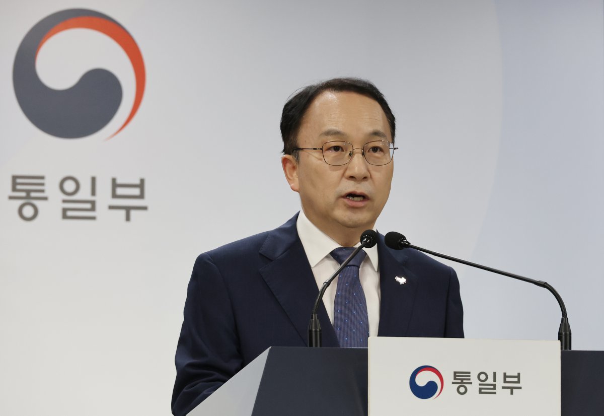 Spokesperson for the Ministry of Unification Koo Byung-sam is holding a regular briefing on current issues at the Government Complex Seoul in Jongno-gu, Seoul on the morning of the 13th. Spokesperson Koo Byung-sam said, “The government strongly condemns North Korea for disclosing its uranium enrichment facility and discussing the accelerated strengthening of its nuclear capabilities and the production of nuclear materials for tactical nuclear weapons.” 2024.09.13. Seoul = Newsis