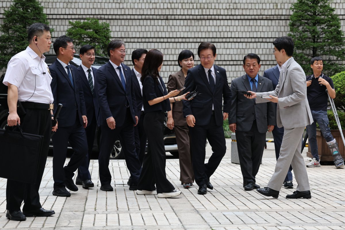 이재명 더불어민주당 대표가 20일 오전 서울 서초구 서울중앙지법에서 열린 공직선거법 위반 관련 결심 공판에 출석하고 있다. 2024.9.20. 뉴스1