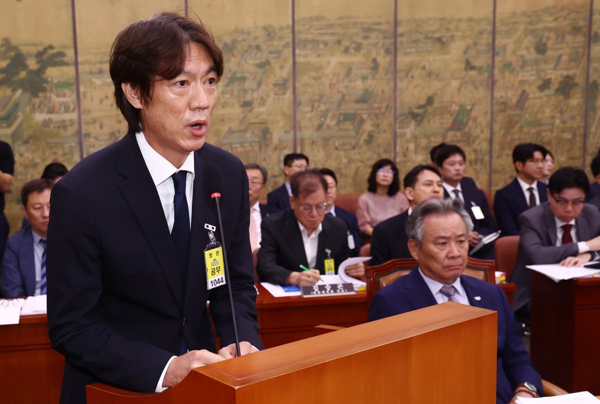 홍명보 남자 축구대표팀 감독이 24일 오전 서울 여의도 국회 문화체육관광위원회에서 열린 대한축구협회 등에 대한 현안질의에 출석, 의원 질의에 답변하고 있다. 2024.9.24. 뉴스1