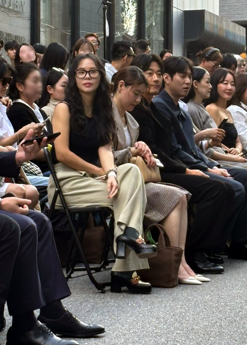 Lee Kyung-hoo, head of CJENM's brand strategy department, is watching the 25 S/S Miss G Collection fashion show held in front of the Miss G Collection Cheongdam office building in Apgujeong-ro, Gangnam-gu, Seoul on the afternoon of the 26th. 2024.9.26/News 1