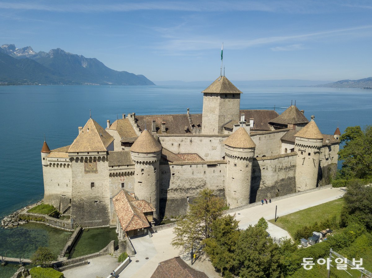 Chillon Castle on Lake Leman. Provided by Switzerland Tourism