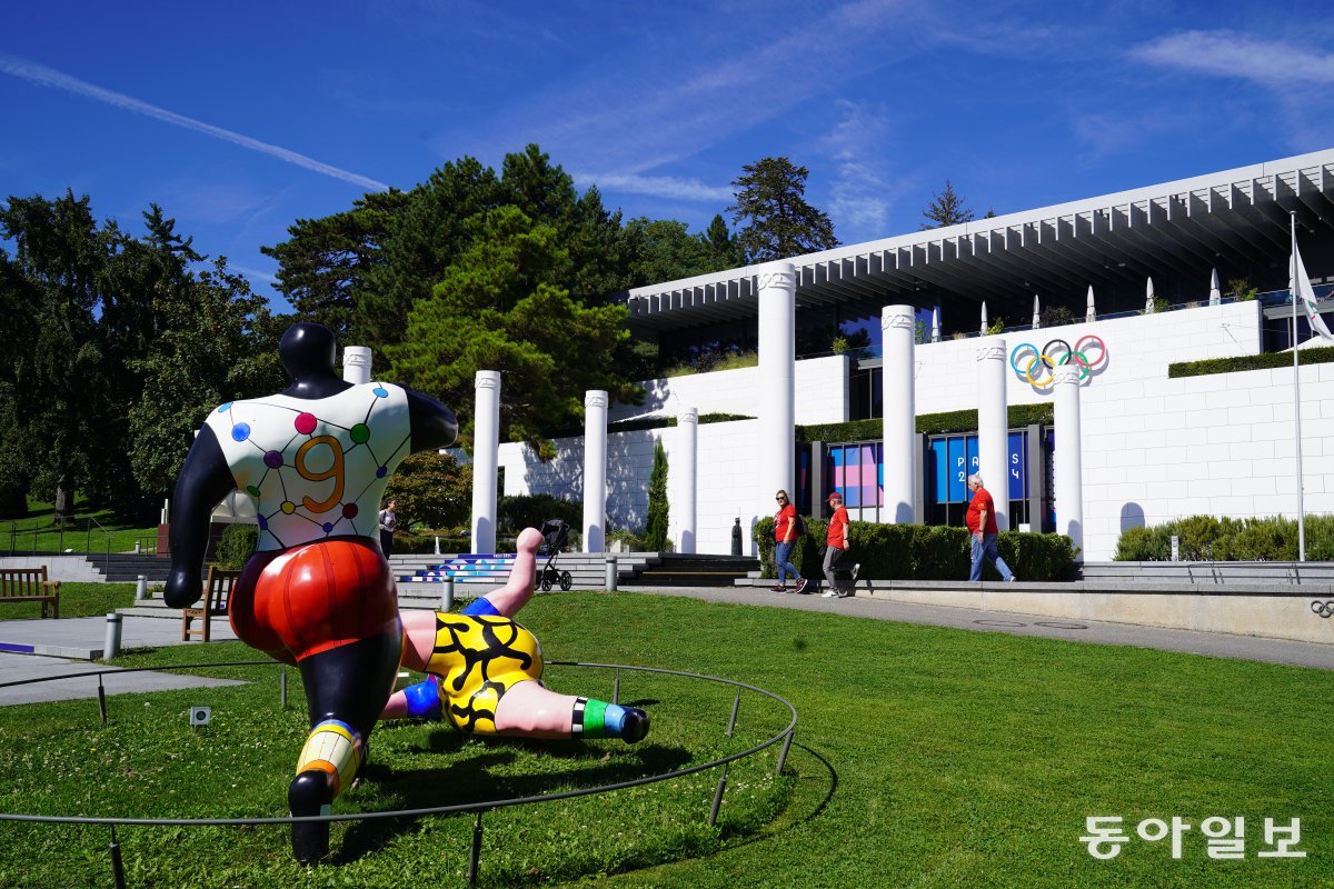 The Lausanne Olympic Museum is built on the hill of Lake Leman.