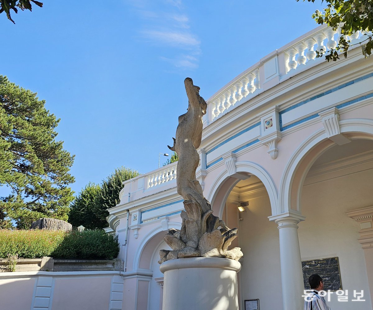 Spring water from Casha, the source of Evian mineral water in France.