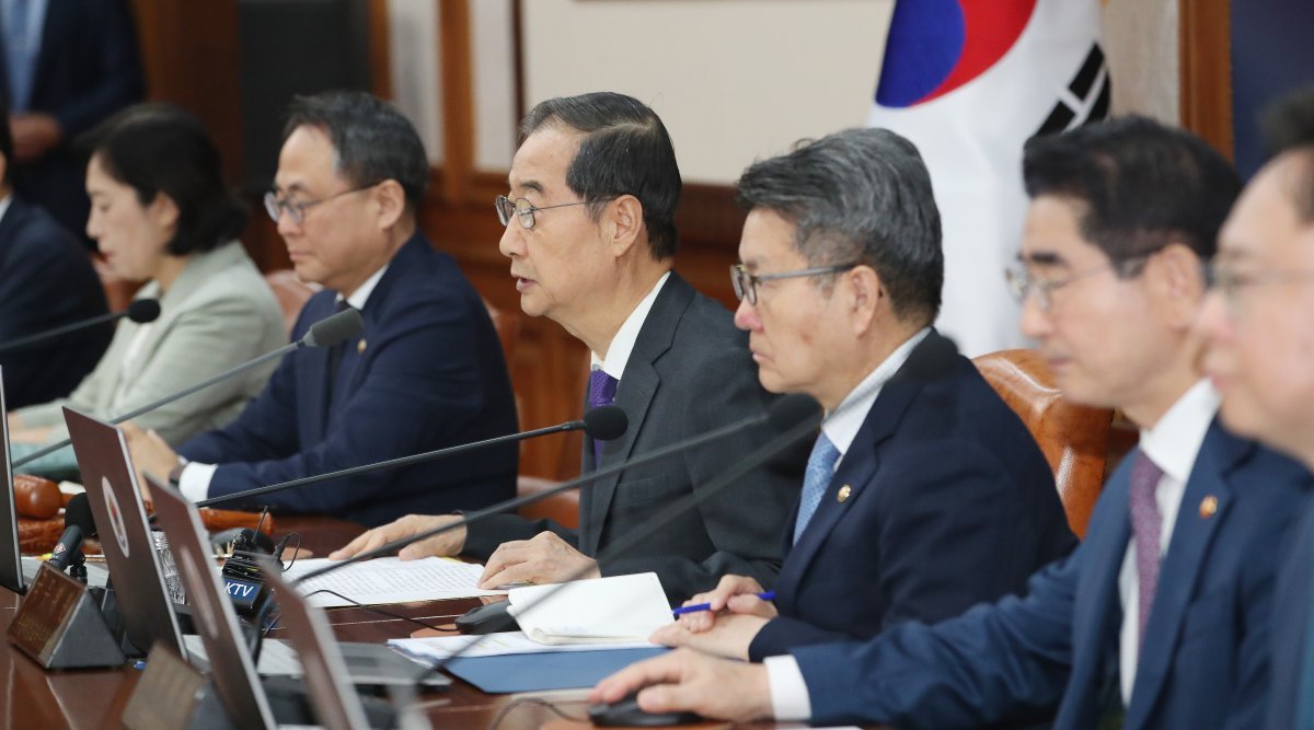 한덕수 국무총리가 30일 서울 종로구 정부서울청사에서 열린 국무회의에서 발언을 하고 있다. 이날 국무회의에서는 김건희 여사 특검법과 해병대원 특검법, 지역화폐법에 재의요구안(거부권) 행사 건의안 등 을 심의했다. 2024.9.30/뉴스1