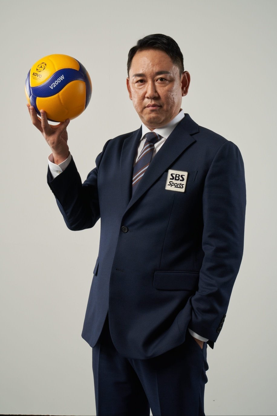 Former manager Choi Tae-woong, who led Hyundai Capital until last year, debuted as a commentator at the KOVO Cup held in Tongyeong this month. Provided by Commissioner Taewoong Choi