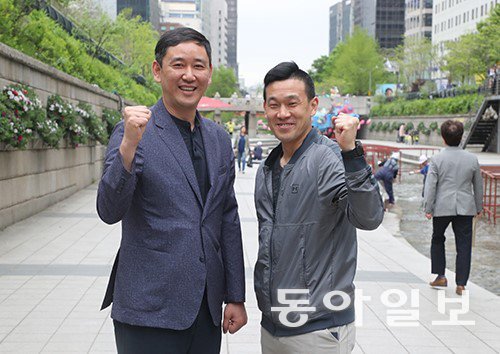 Former coach Choi Tae-woong and Yeo Oh-hyeon (current IBK Industrial Bank coach) who led Hyundai Capital to victory in the 2018-2019 season. Donga Ilbo DB