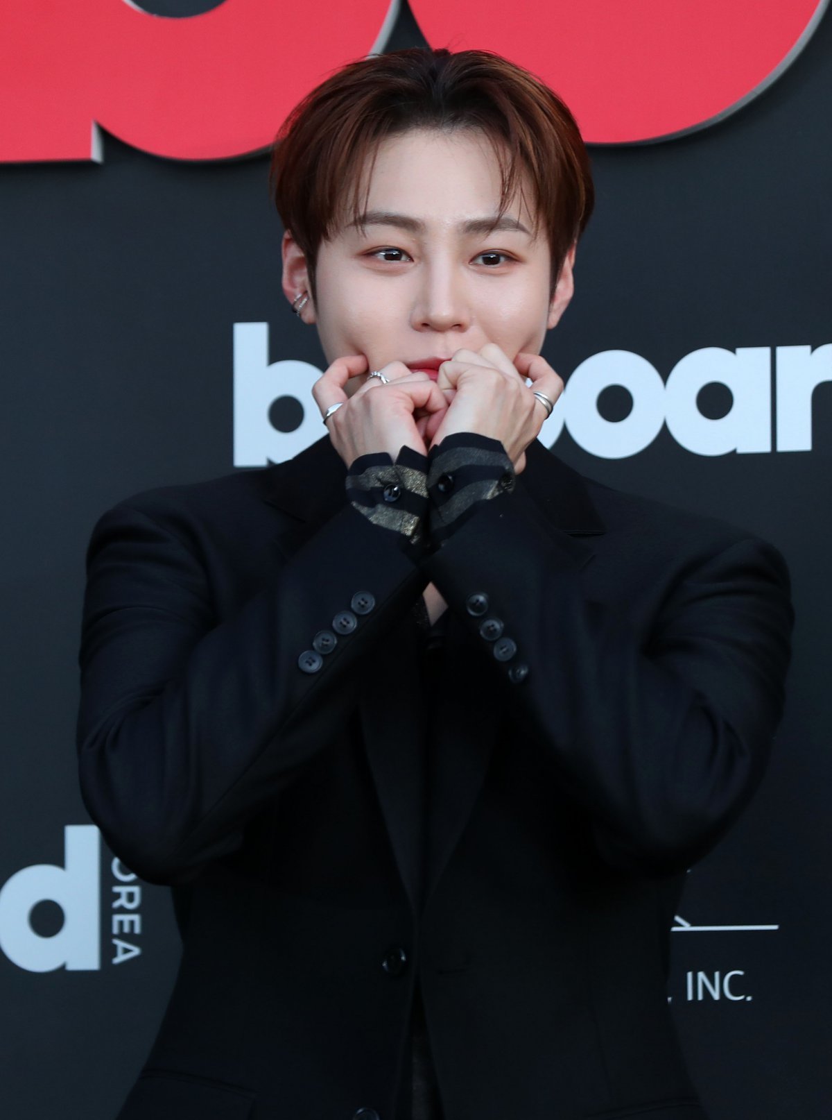 가수 하성운이 27일 오후 서울 중구 신라호텔에서 열린 ‘Billboard K POWER 100’ 이벤트 포토월 행사에서 포즈를 취하고 있다.  ‘Billboard K POWER 100’ 이벤트는 빌보드 코리아의 공식 론칭을 기념하는 자리로, 한국 대중음악의 근 100년 역사를 기념하며 K-POP을 중심으로 한 한국 음악이 세계 음악 산업에 끼친 영향력을 조명하기 위해 마련됐다. 2024.08.27.뉴시스