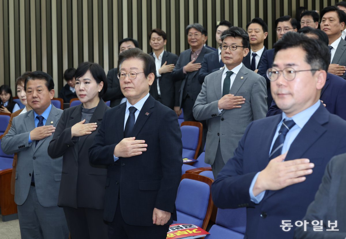 4일 오전 국회 본청에서 이재명 당대표와 박찬대 원내대표가 참석하는 민주당 의원총회가 열렸다. 장승윤 기자 tomato99@donga.com