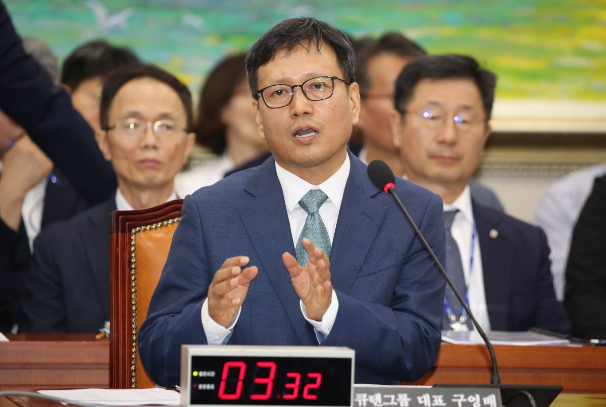 구영배 큐텐그룹 대표가 30일 오후 서울 여의도 국회에서 열린 정무위원회 전체회의에 출석해 ‘티몬·위메프(티메프) 사태’ 관련 긴급 현안질의에 답변하고 있다. 2024.7.30/뉴스1