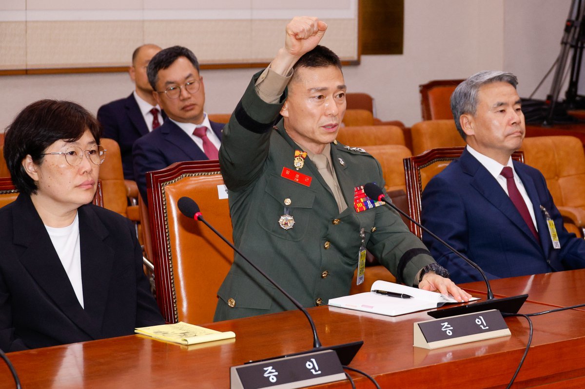 임성근 전 해병대 1사단장이 19일 오후 서울 여의도 국회 법제사법위원회에서 열린 ‘윤석열 대통령 탄핵소추안 즉각 발의 요청에 관한 청원 관련 1차 청문회’에서 정청래 위원장을 향해 발언 기회를 요구하고 있다. 2024.7.19/뉴스1