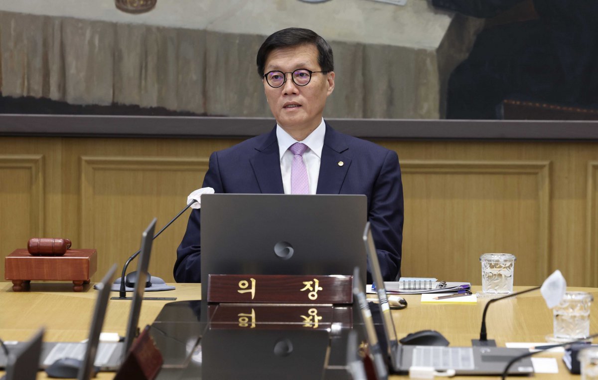 이창용 한국은행 총재가 11일 서울 중구 한국은행에서 열린 금융통화위원회 통화정책방향 회의를 주재하고 있다. 2024.10.11 사진공동취재단