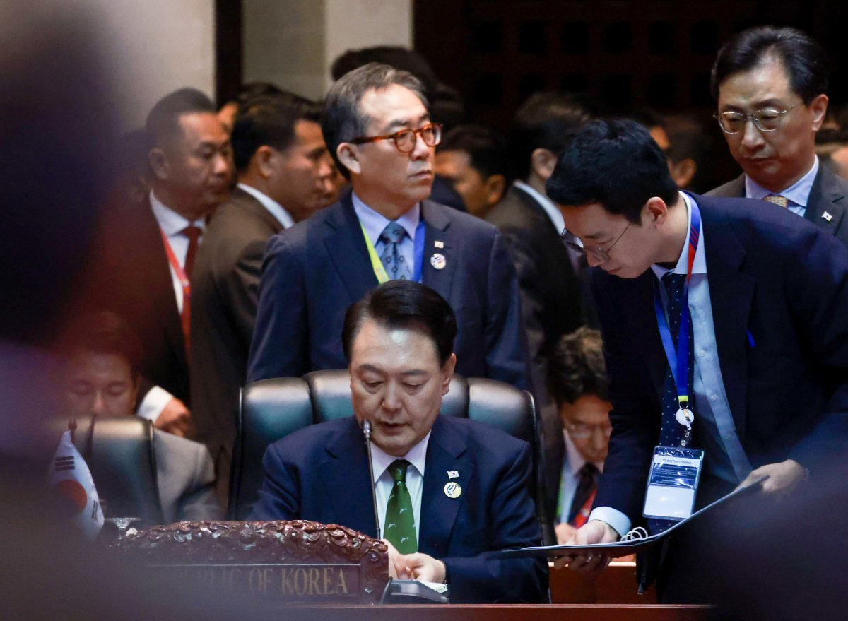 윤석열 대통령이 11일(현지시각) 라오스 비엔티안 국립컨벤션센터(NCC)에서 열린 19회 동아시아 정상회의(EAS)에 참석하고 있다. 2024.10.11. 뉴시스