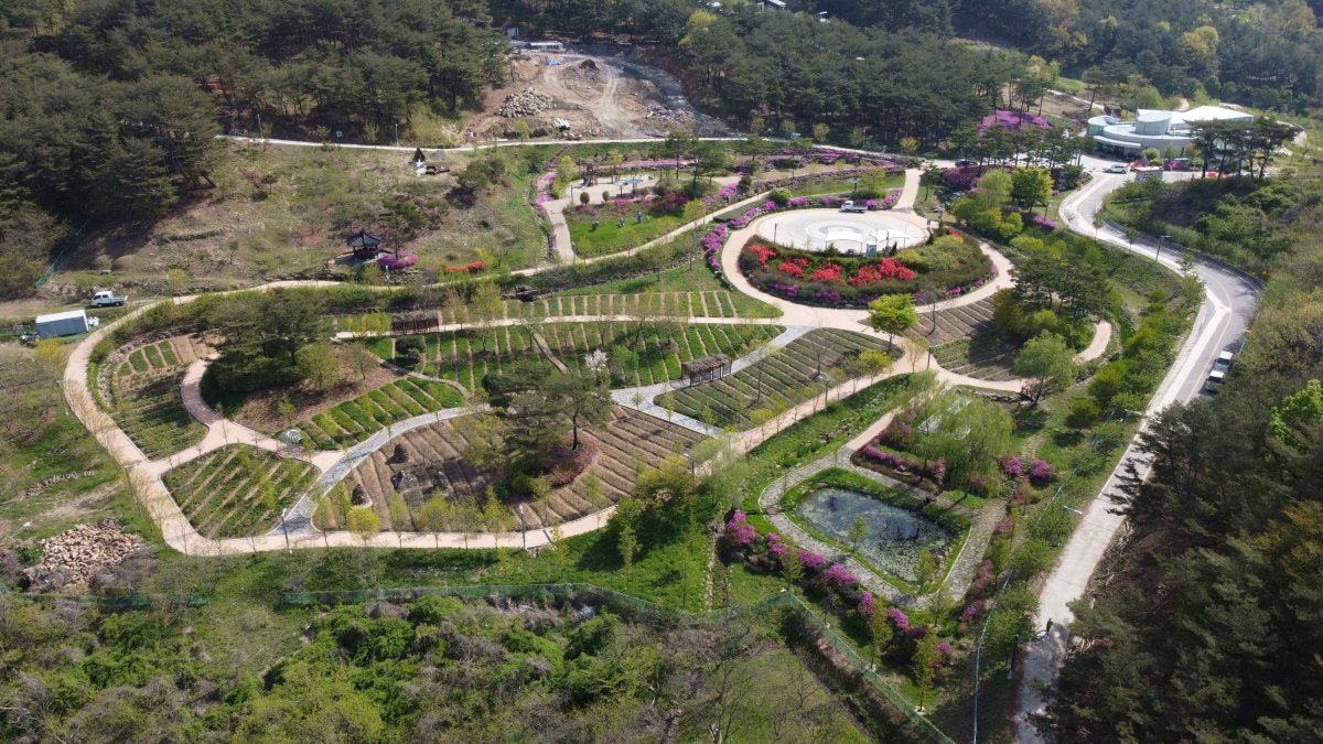 전남 구례군 광의면 지리산 정원에 조성된 야생화 테마랜드. 구례군 제공