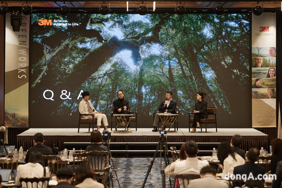 지난달 한국3M은 녹색일자리 필요성을 알리는 그린웍스 세미나를 개최했다. (왼쪽 2번째부터) 송길영 작가, 민승배 3M EMSD아시아 연구소장, 현가영 한국3M 수석연구원(그린웍스 다큐 한국편 주인공).