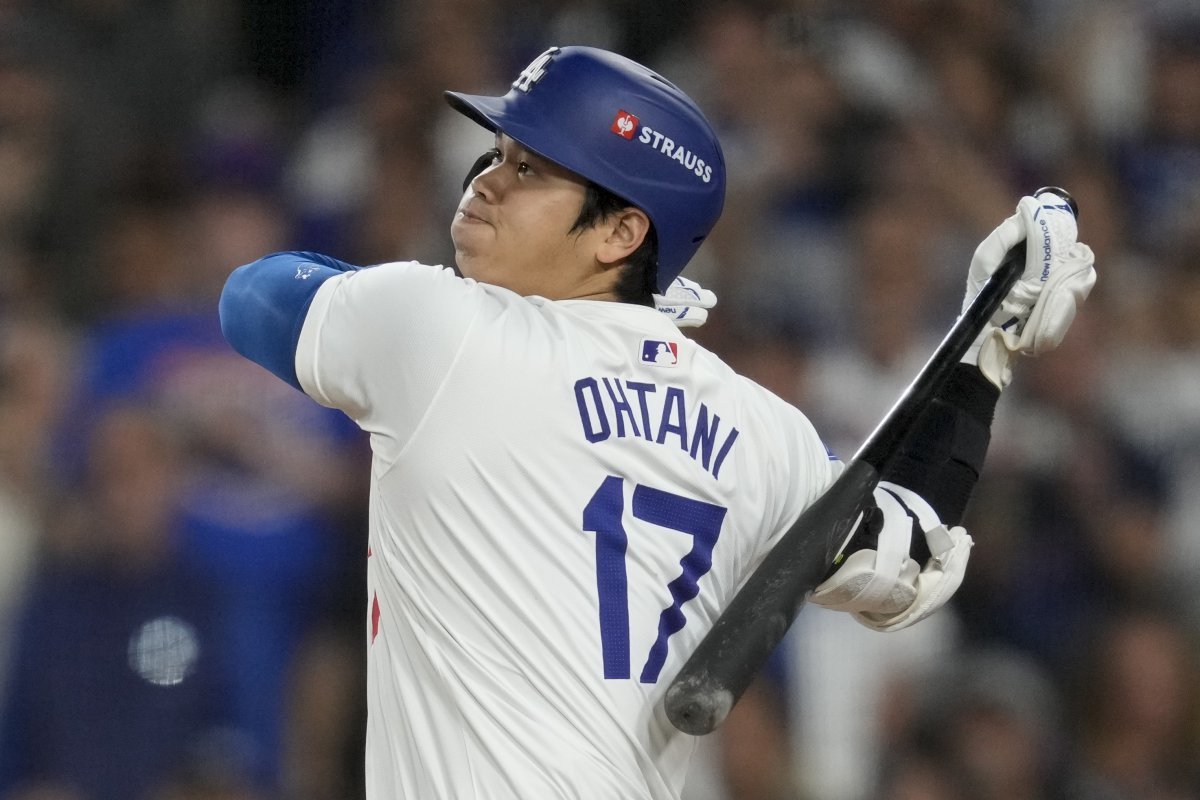 Los Angeles Dodgers‘ Shohei Ohtani hits RBI-single against the New York Mets during the sixth inning in Game 6 of a baseball NL Championship Series, Sunday, Oct. 20, 2024, in Los Angeles. AP