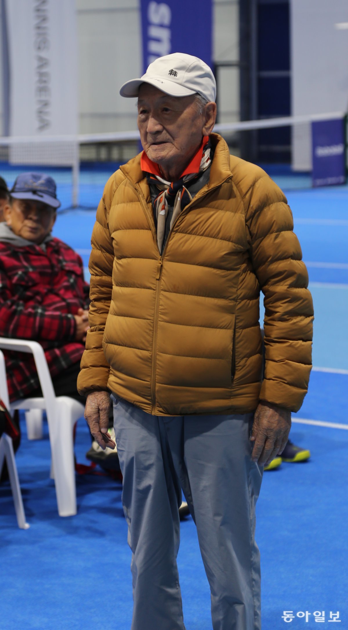 “Smashing even at 97… “I’m still healthy thanks to playing tennis for 1979.”[양종구의 100세 시대 건강법]｜Dong-A Ilbo