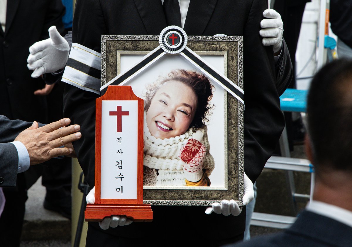 27일 오전 서울 성동구 한양대학교병원 장례식장에서 배우 故 김수미의 발인식이 엄수되고 있다. 2024.10.27/뉴스1