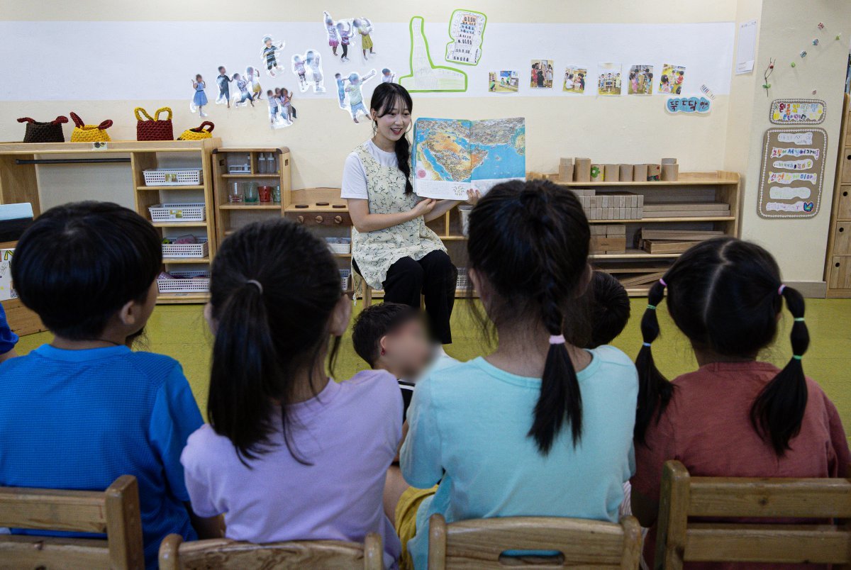 4일 영·유아학교 시범운영기관으로 선정된 서울 중랑구 면일어린이집(국공립)에서 어린이들이 수업을 듣고 있다. 2024.9.4/뉴스1