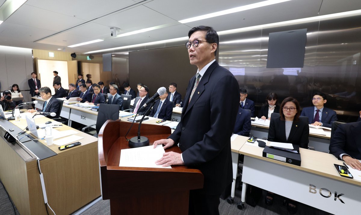 이창용 한국은행 총재가 14일 서울 중구 한국은행 본부에서 열린 국회 기획재정위원회의 한국은행에 대한 국정감사에 출석해 업무보고를 하고 있다. 2024.10.14. [서울=뉴시스]