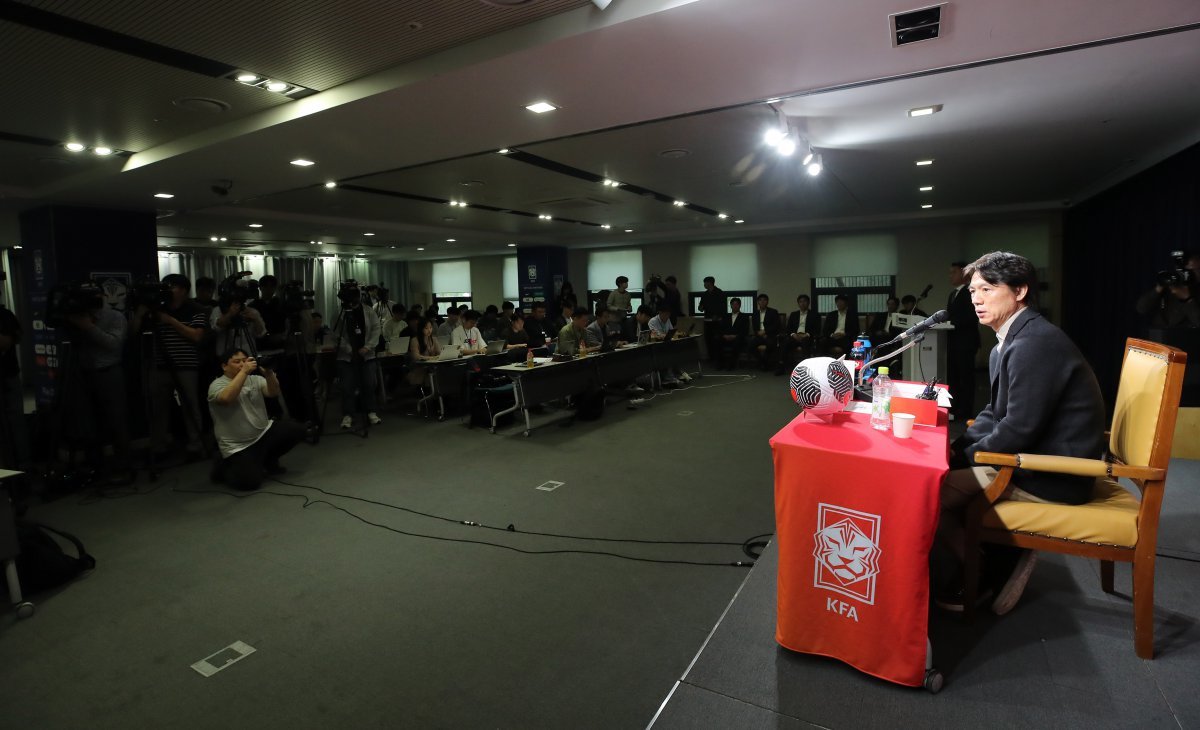 홍명보 축구 국가대표팀 감독이 4일 서울 종로구 대한축구협회에서 대표팀 11월 소집선수 명단발표 기자회견을 하고 있다. 2024.11.4/뉴스1