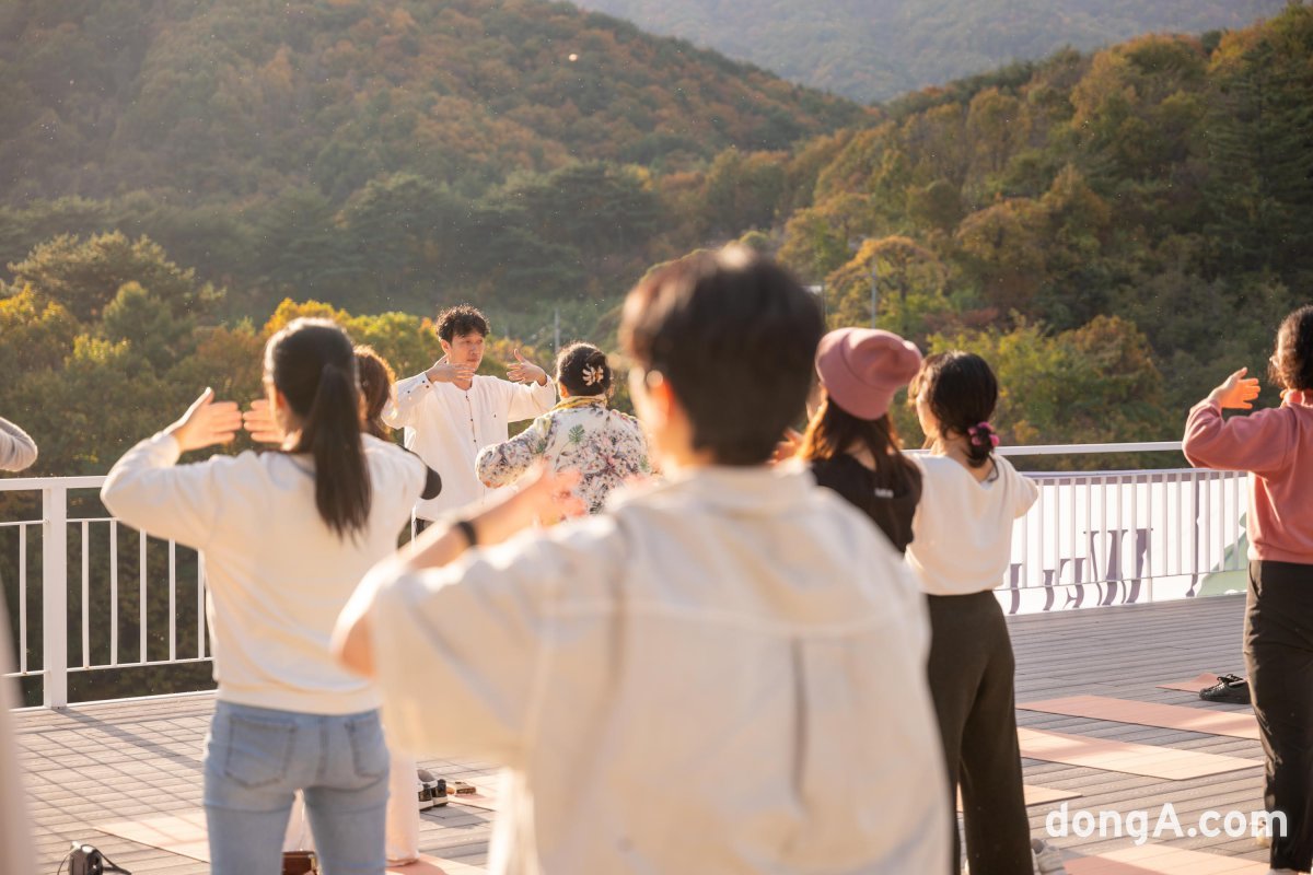 김민성 대표의 움직임 명상 교육.