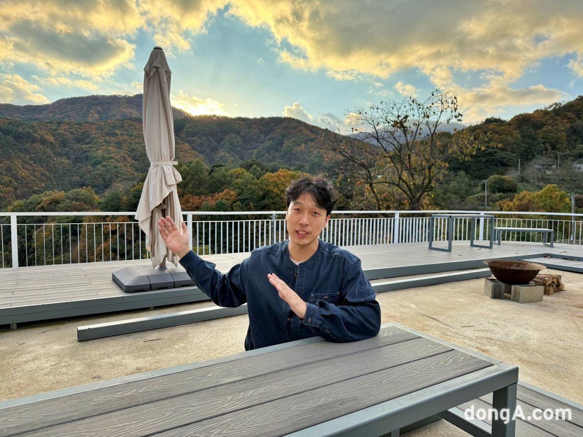 경북 예천 생텀마을을 설명 중인 김민성 대표. 경북 예천=김상준 기자.